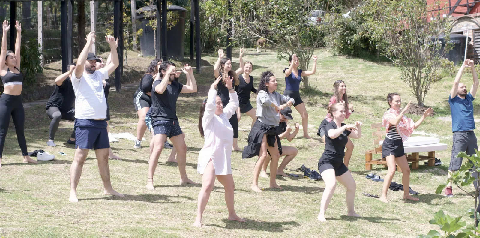 Actividad de bienestar y retiro al aire libre en Villa Helena